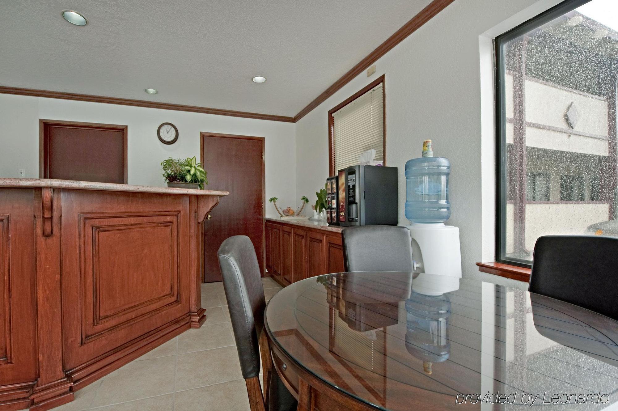 Americas Best Value Inn Сънивейл Интериор снимка