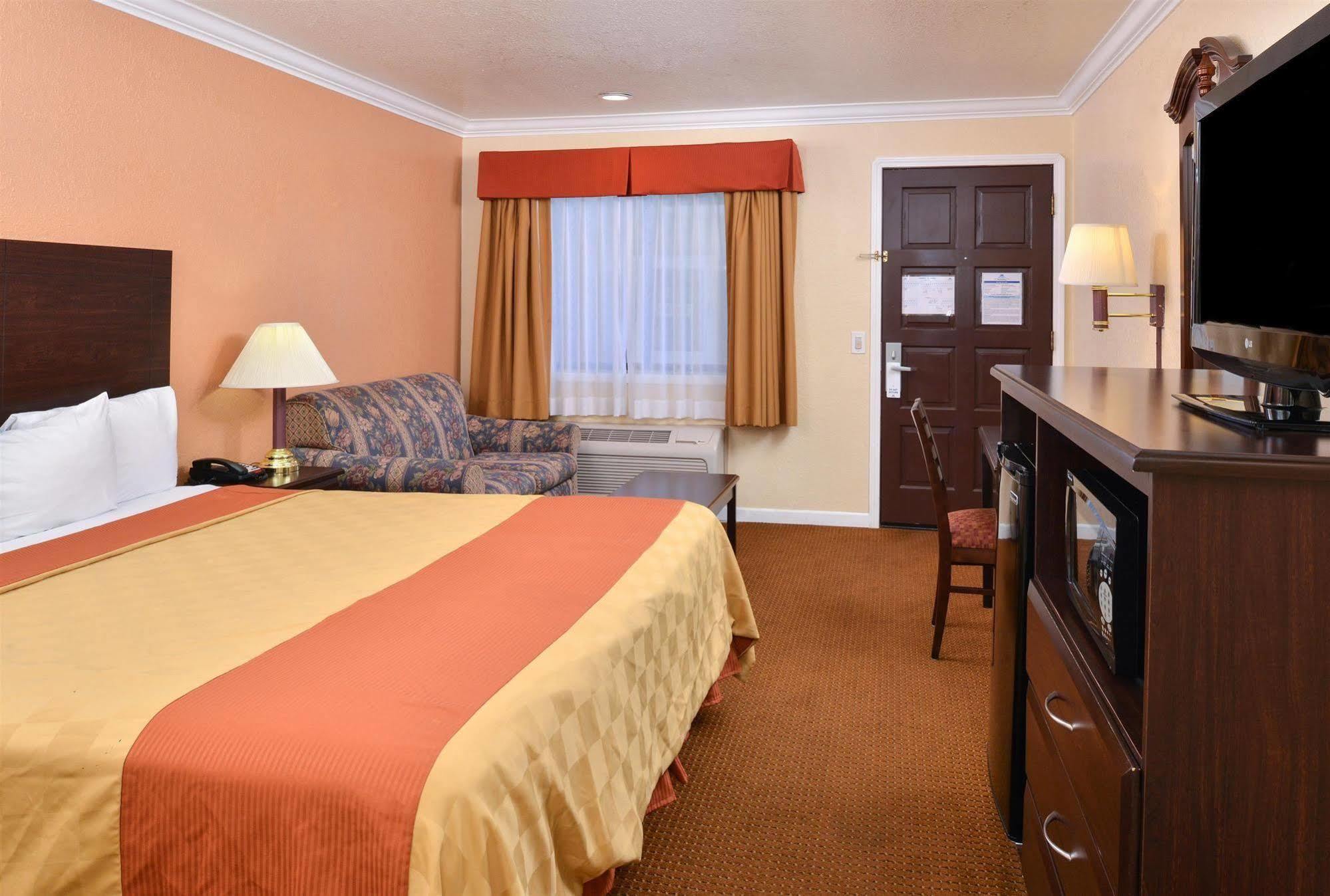Americas Best Value Inn Сънивейл Екстериор снимка