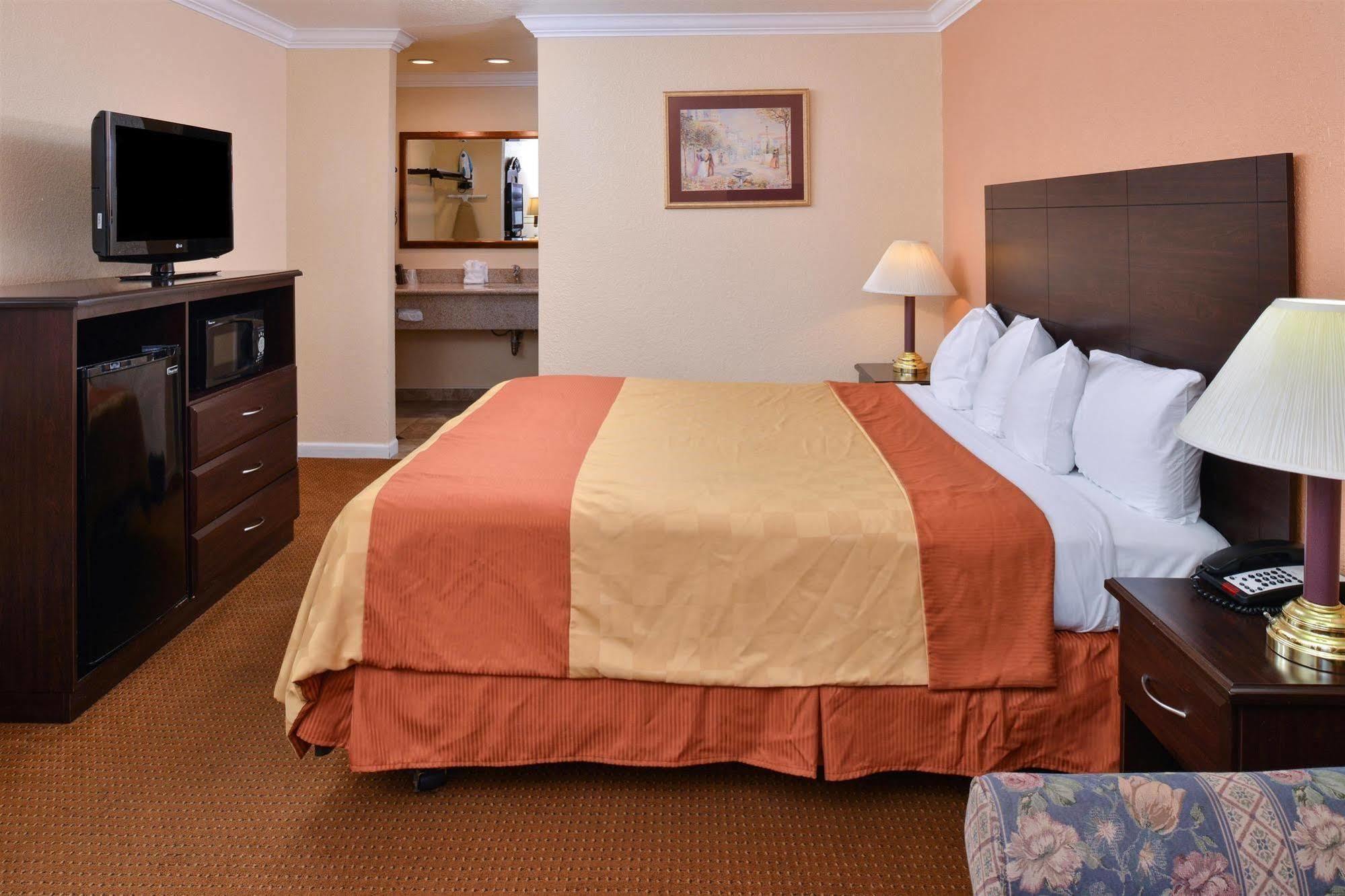 Americas Best Value Inn Сънивейл Екстериор снимка