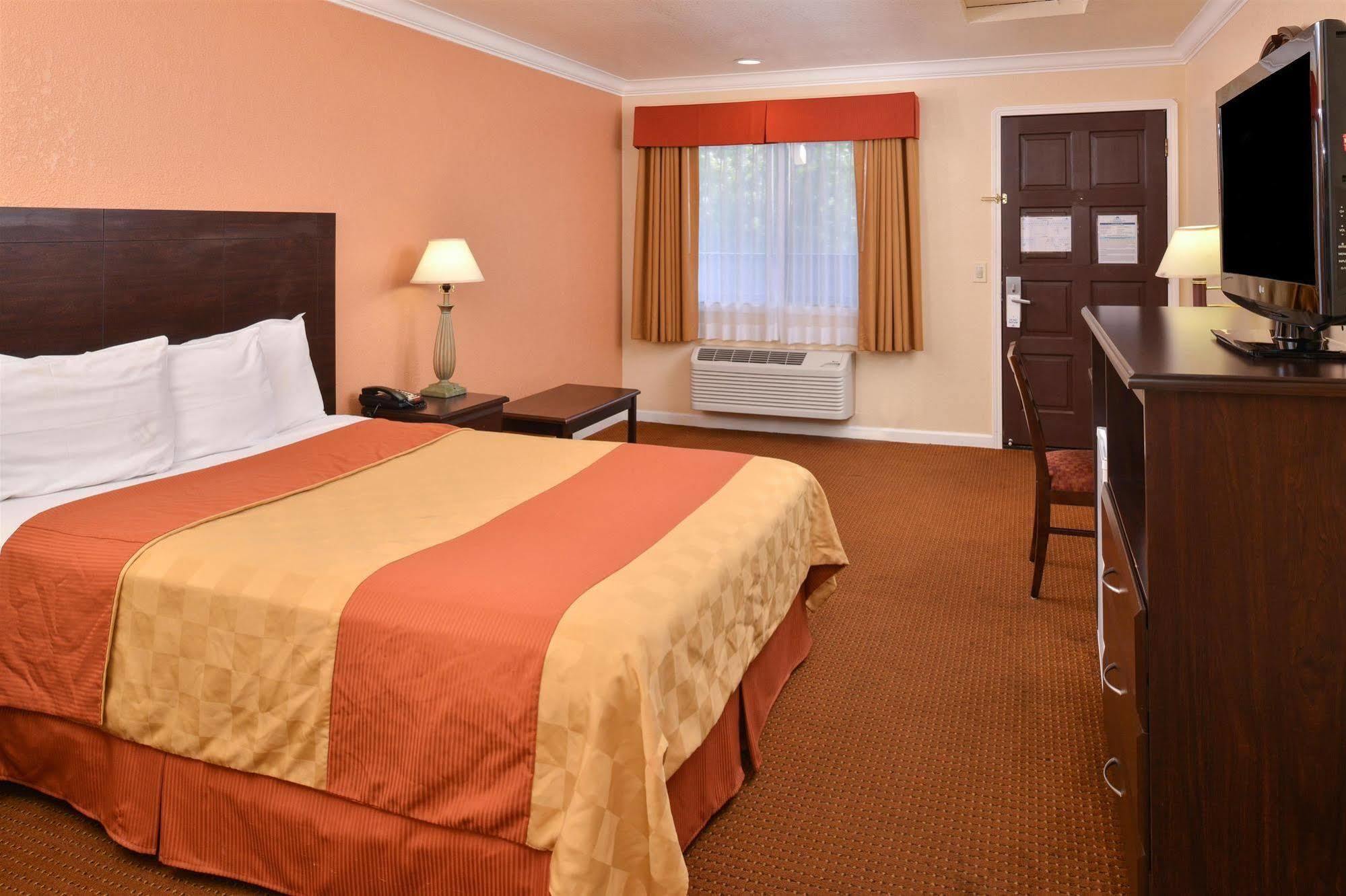 Americas Best Value Inn Сънивейл Екстериор снимка